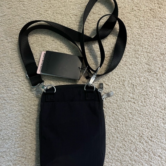 Baggallini Black Compact Crossbody Bag -NWT - Picture 2 of 5